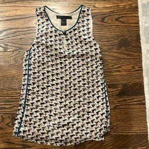 Marc Jacob’s XS sleeveless velvet top in excellent shape. Beautiful + versatile!